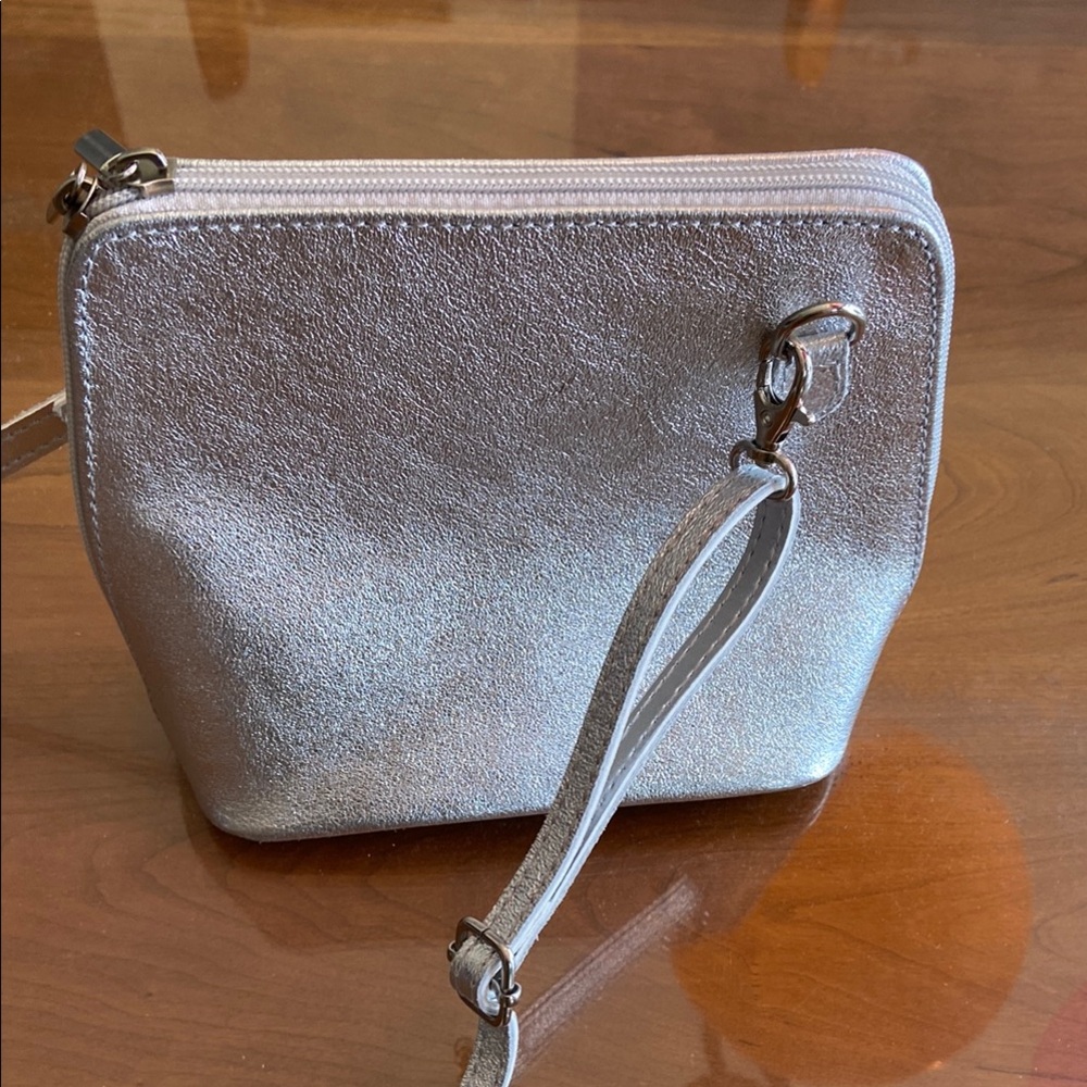 Chic Silver Crossbody Bag Genuine Leather. EUC - Picture 4 of 6
